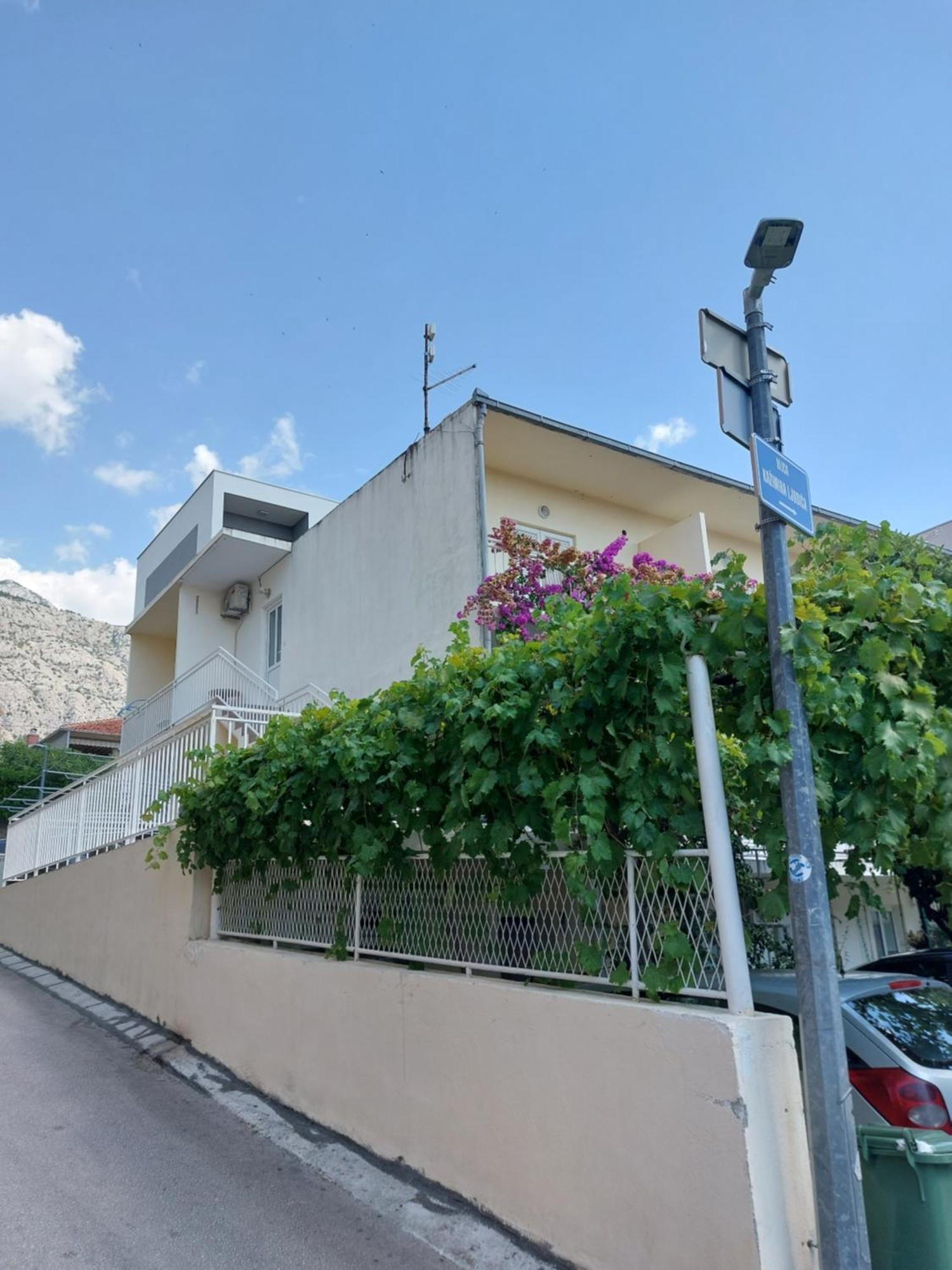 Apartmani Макарска Екстериор снимка